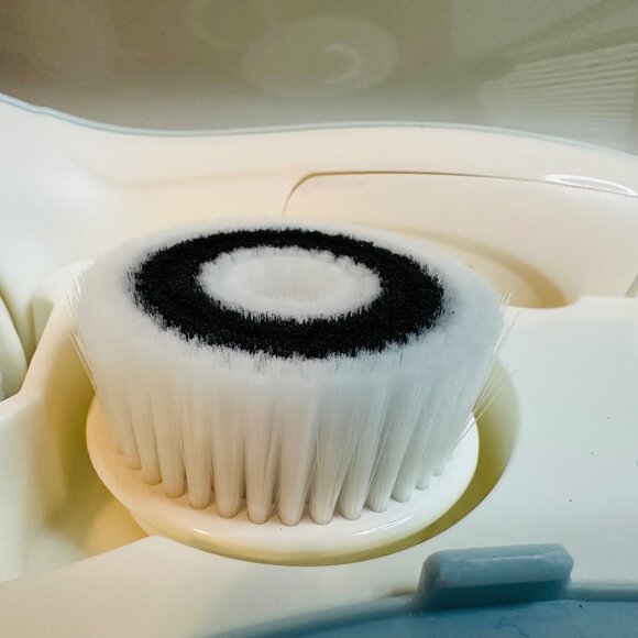 Vanity Planet Body and Facial Cleansing Brush Kit 3 Interchangeable Brushes - Picture 4 of 14